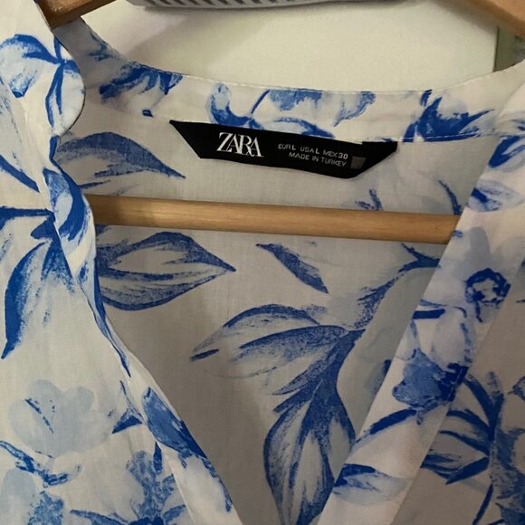 Zara White Cotton Blouse with Blue Floral - Size L - Picture 7 of 7